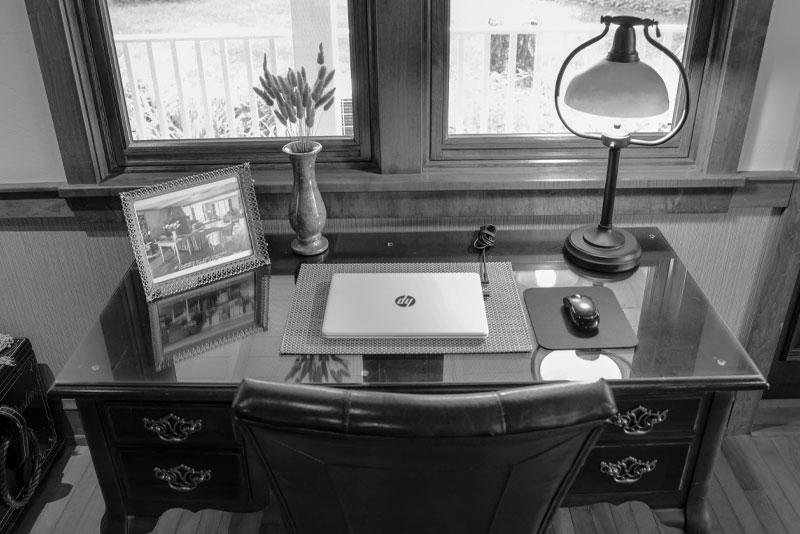 door-county-hotel-liberty-lodge-workspace