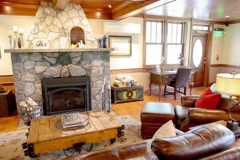 door-county-hotel-liberty-lodge-lobby2